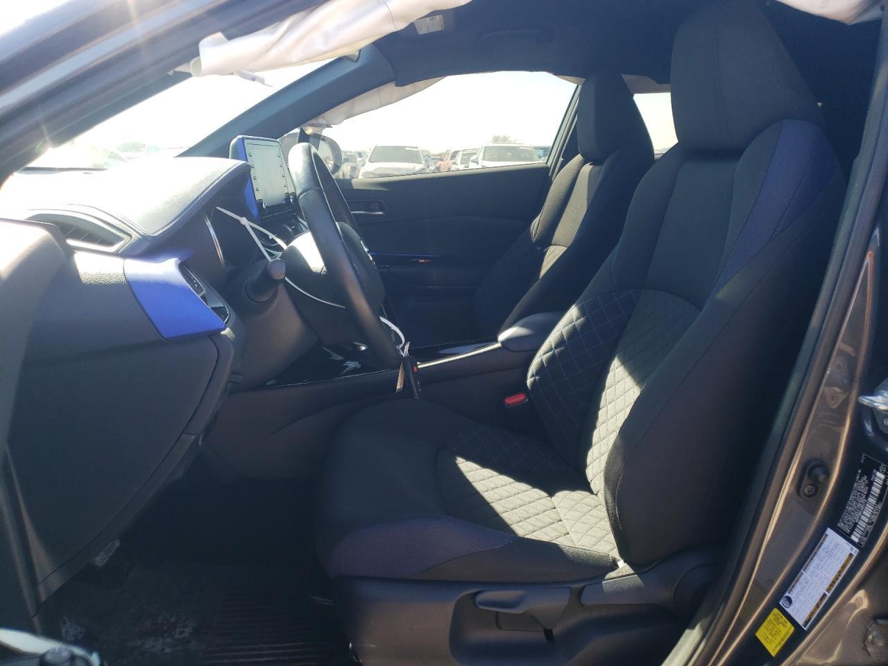 2021 TOYOTA C-HR XLE - Фото 7