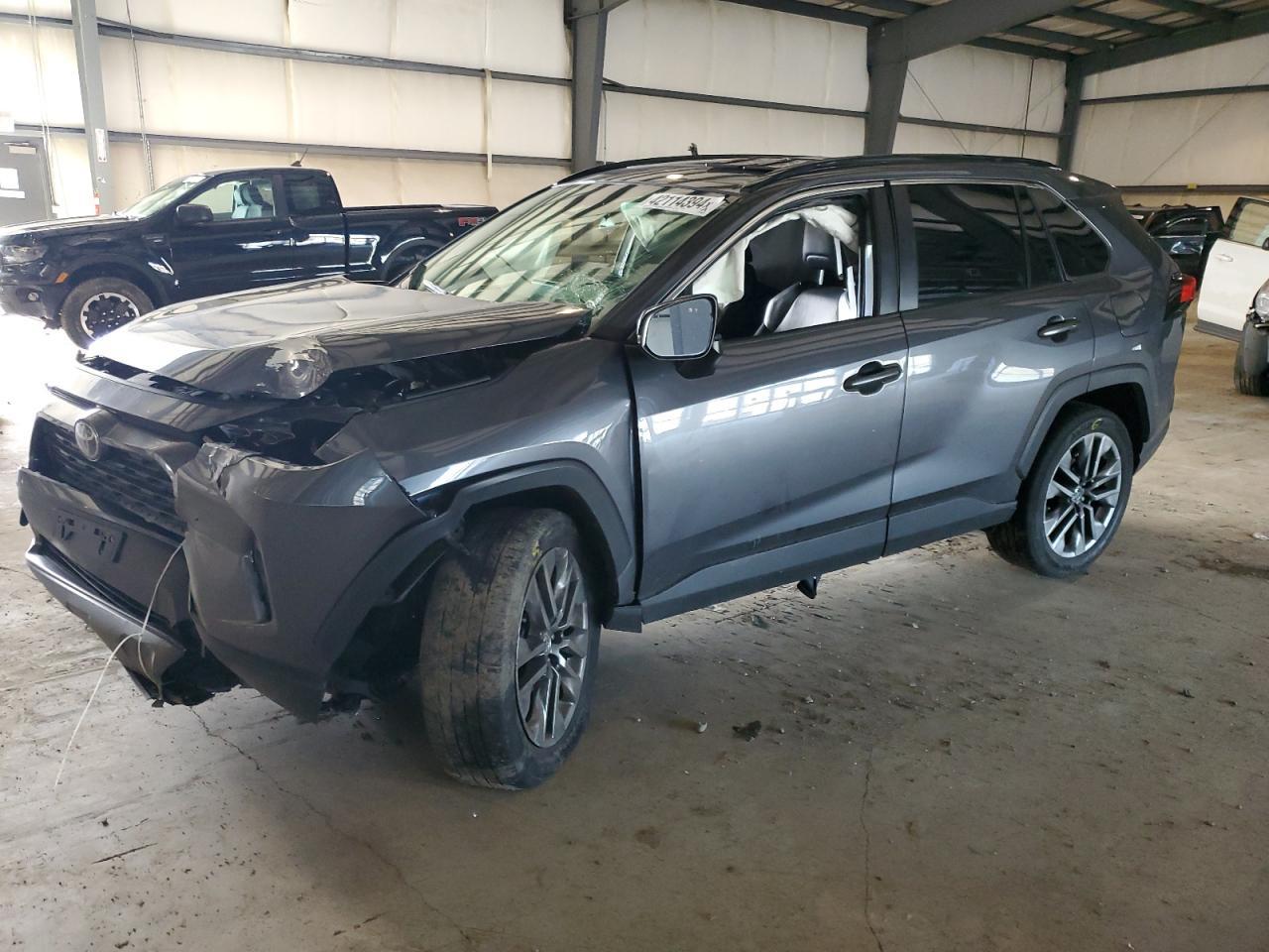 2019 TOYOTA RAV4 XLE P