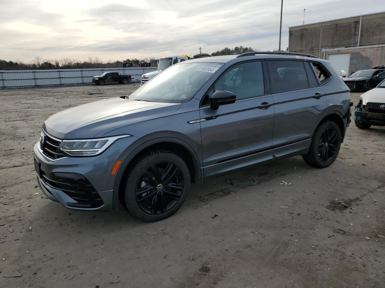 2022 VOLKSWAGEN TIGUAN SE car image