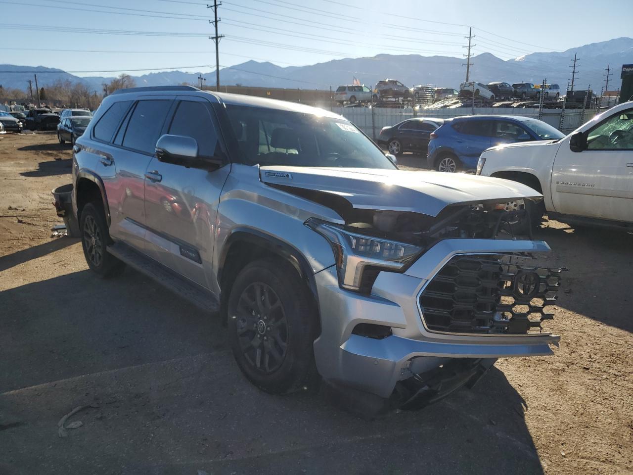 2023 TOYOTA SEQUOIA SR - Фото 4