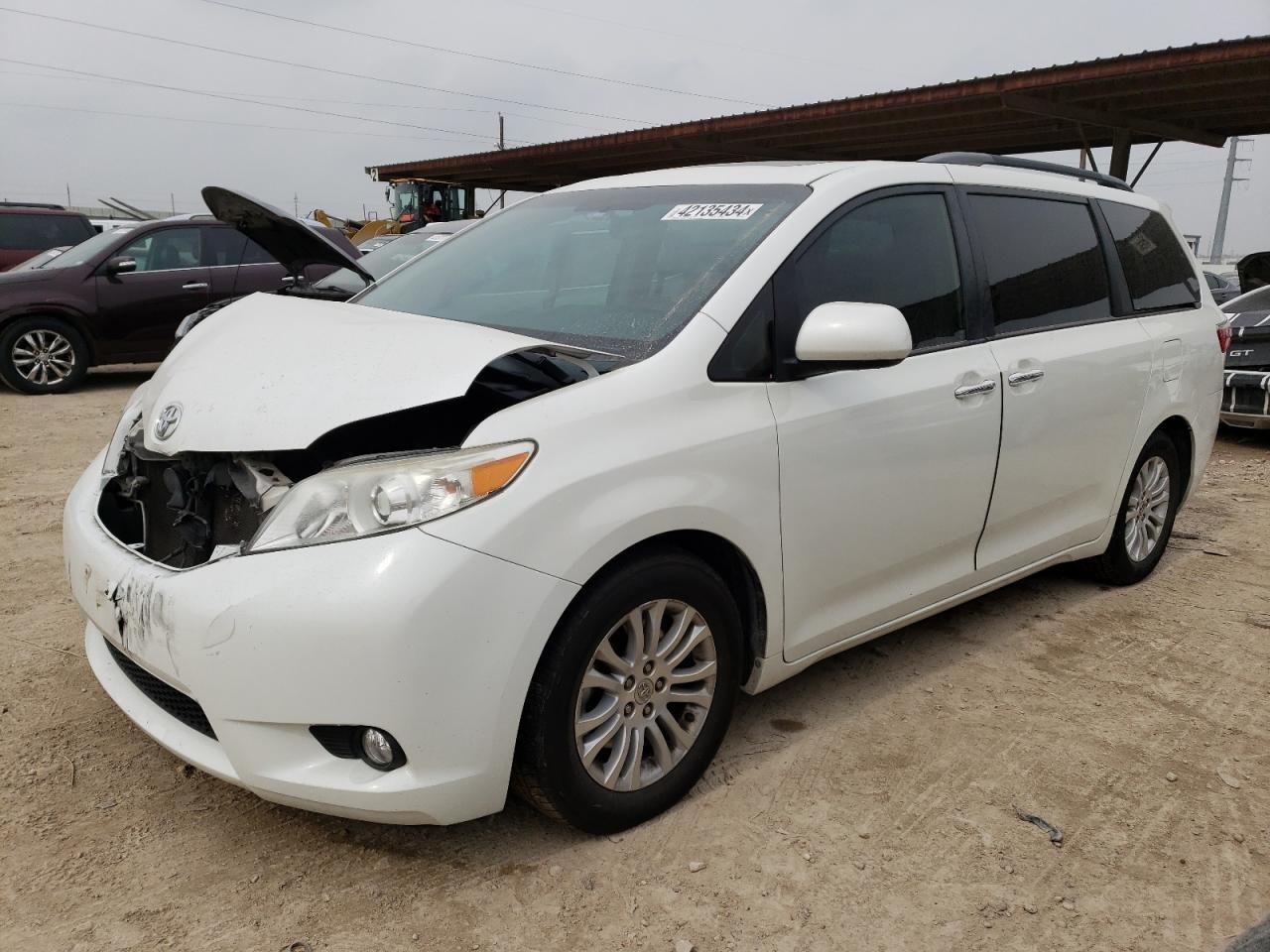 2015 TOYOTA SIENNA XLE