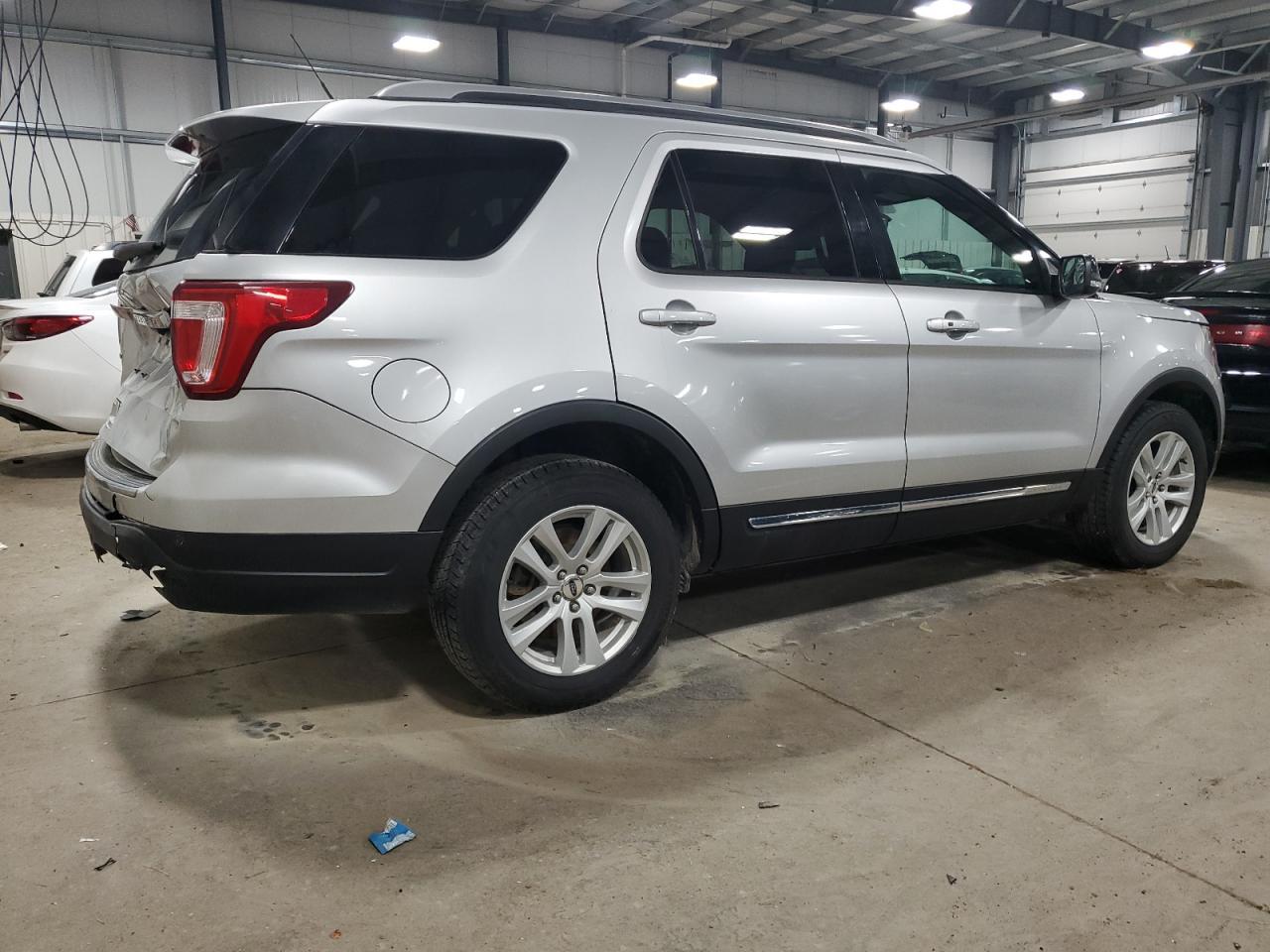 2018 FORD EXPLORER X - Фото 3