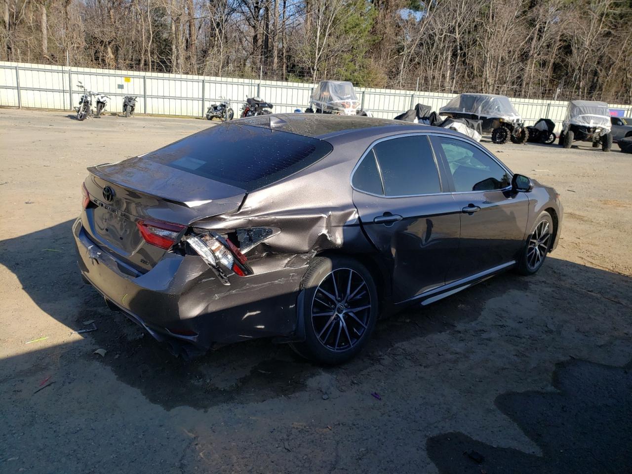 2021 TOYOTA CAMRY SE - Фото 3
