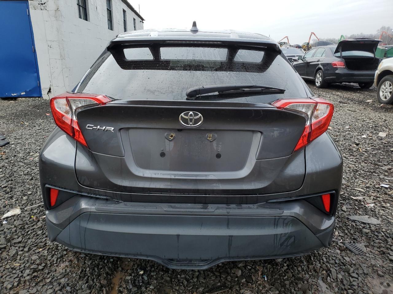 2021 TOYOTA C-HR XLE - Фото 6