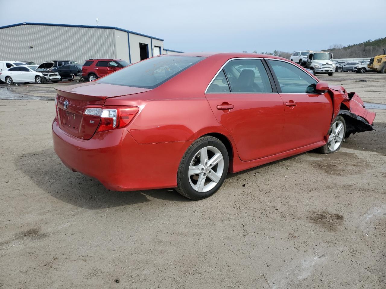 2013 TOYOTA CAMRY L - Фото 3