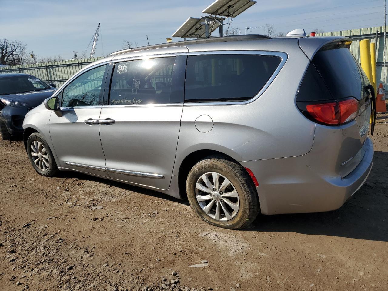 2017 CHRYSLER PACIFICA T - Image 2