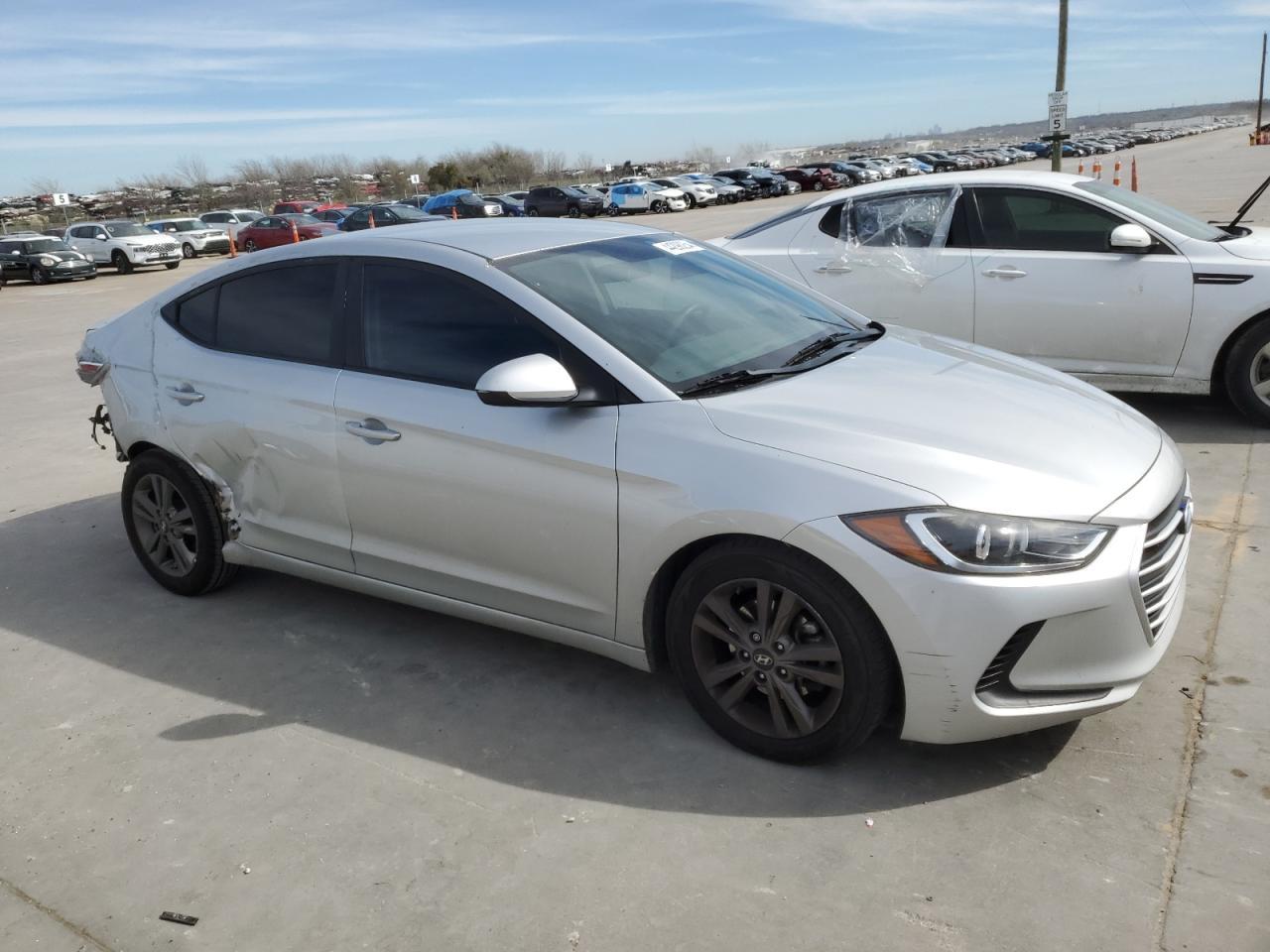 2018 HYUNDAI ELANTRA SE - Фото 4