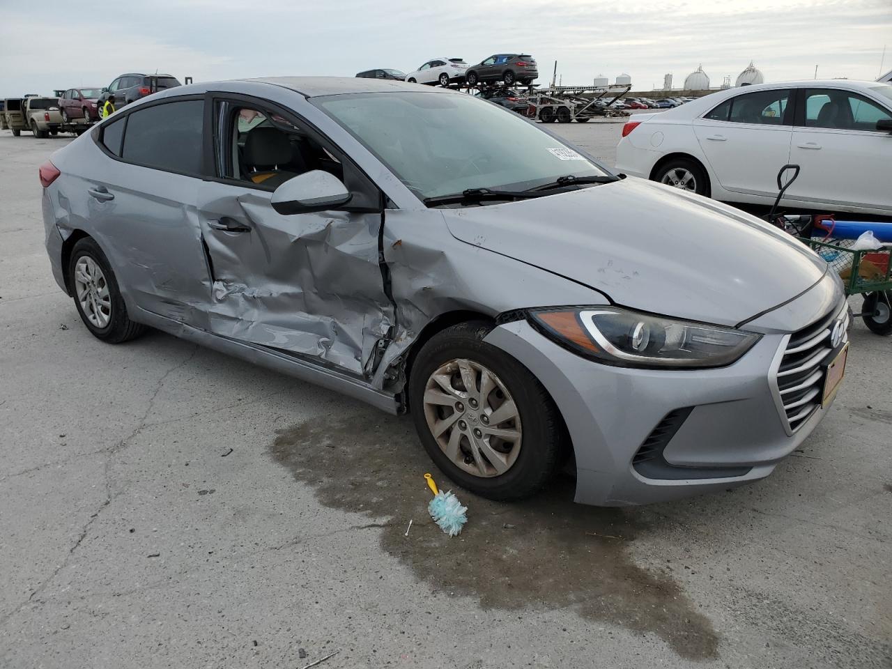 2017 HYUNDAI ELANTRA SE - Image 4