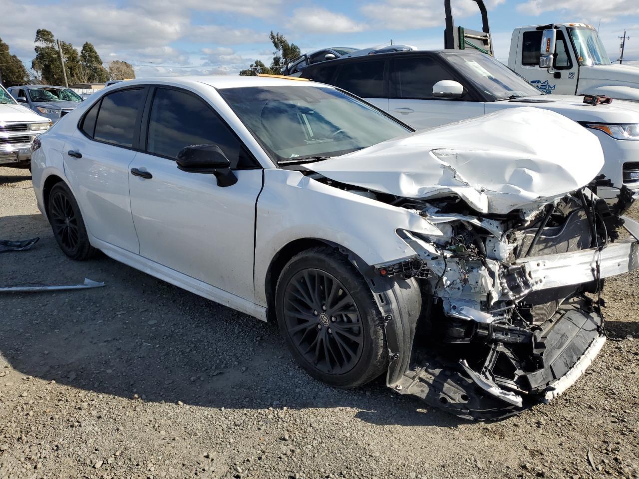 2021 TOYOTA CAMRY SE - Фото 4