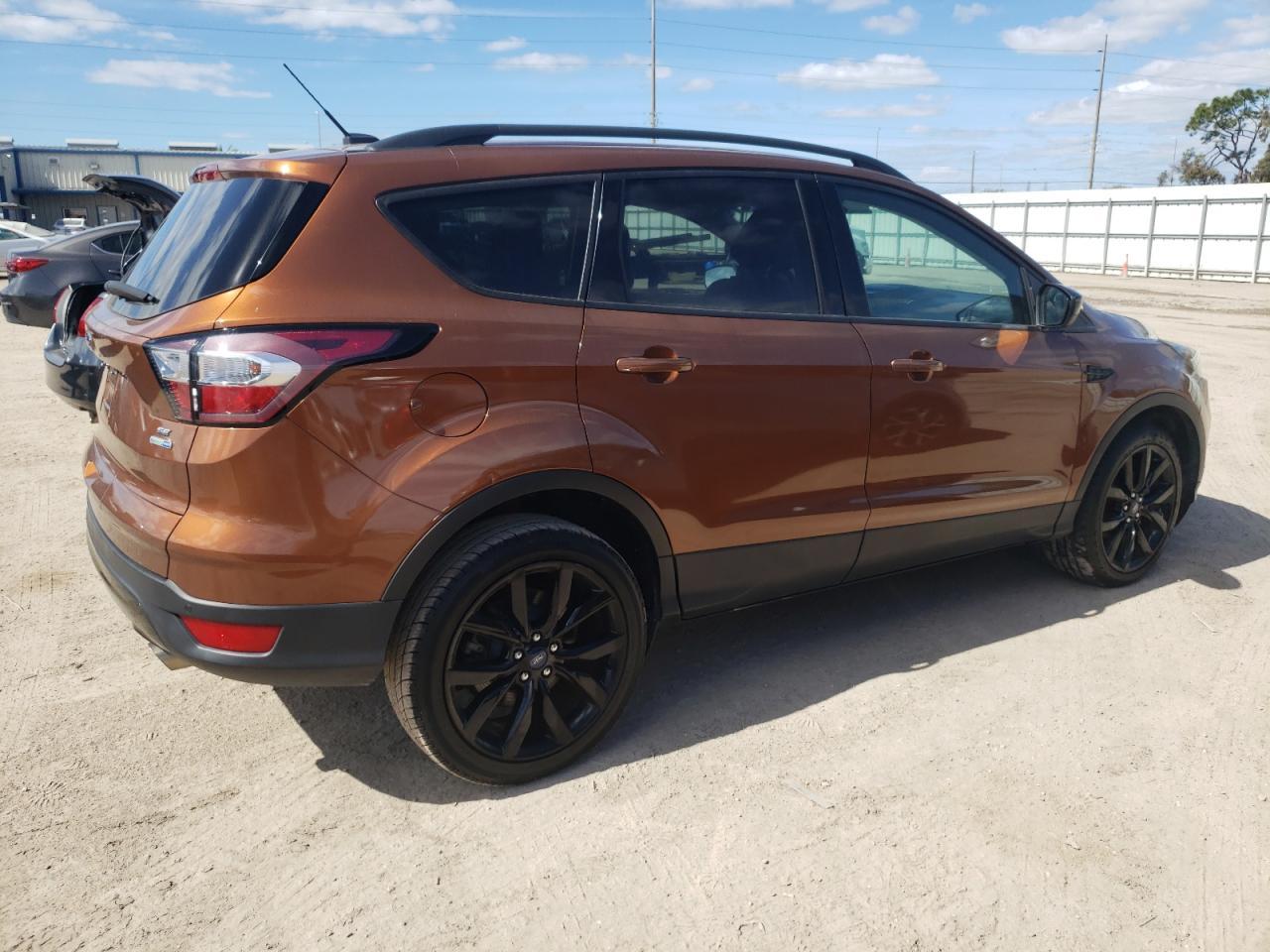 2017 FORD ESCAPE SE - Фото 3