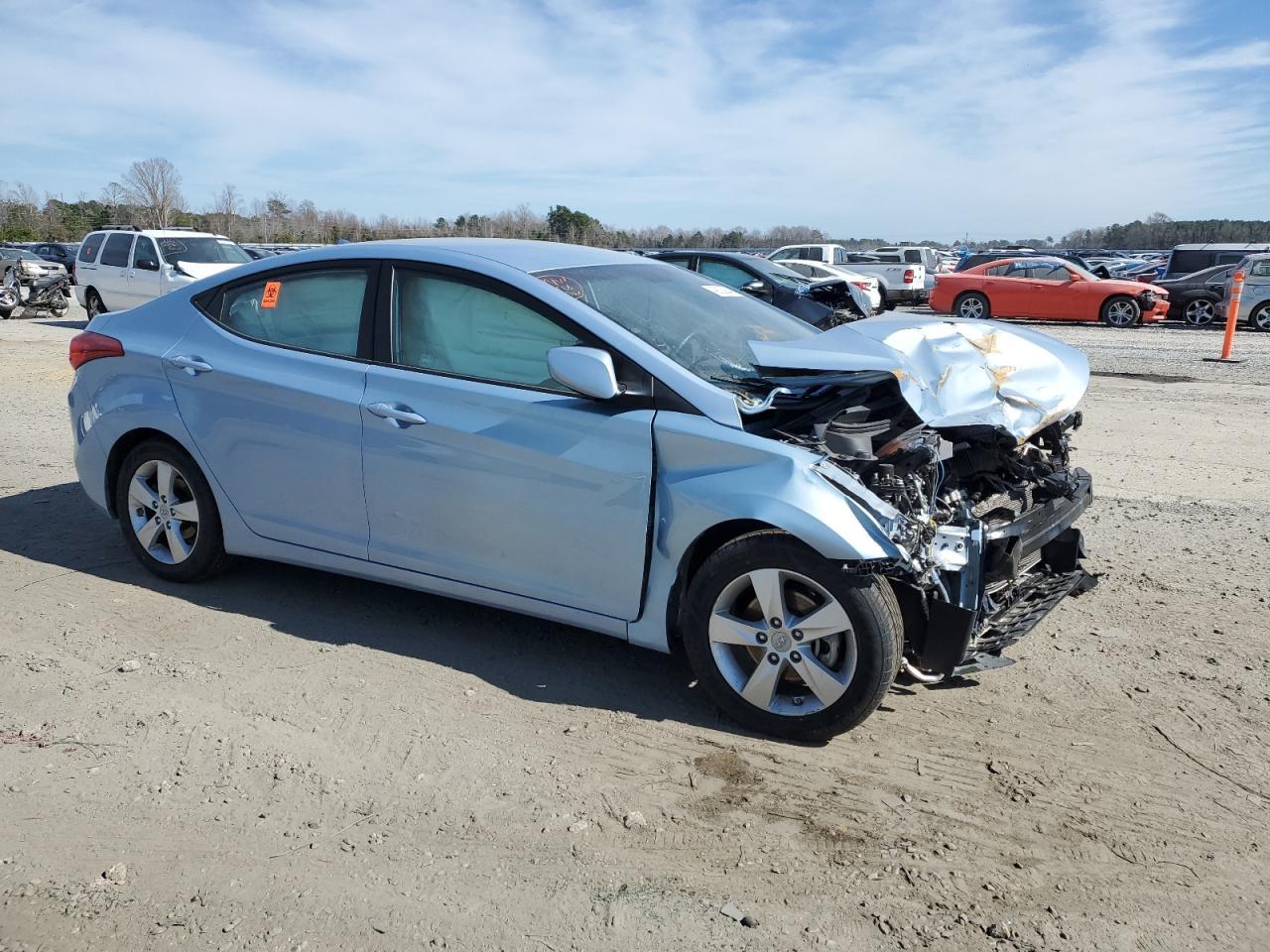 2013 HYUNDAI ELANTRA GL - Image 4