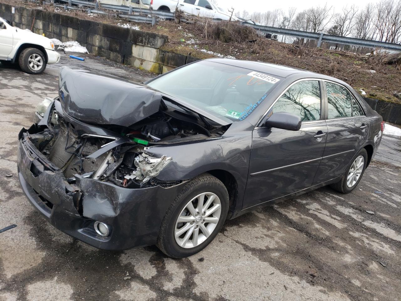 2011 TOYOTA CAMRY SE car image