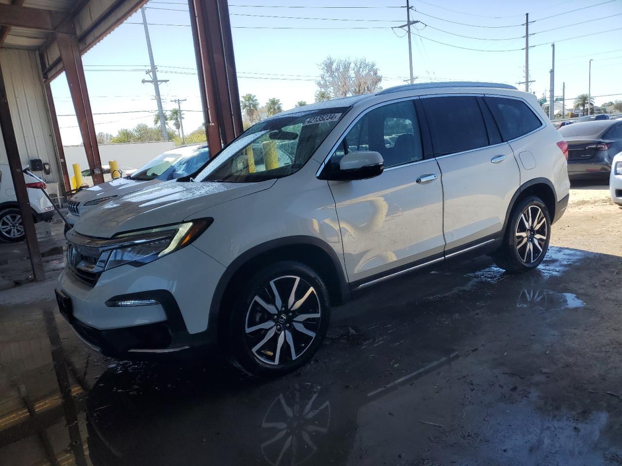 2019 HONDA PILOT TOUR car image