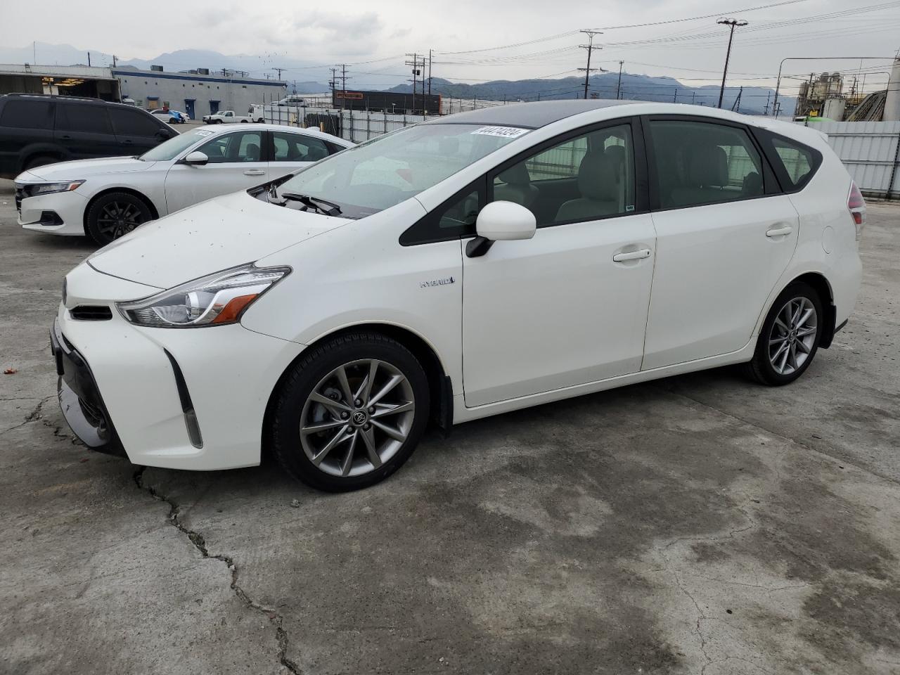 2017 TOYOTA PRIUS V car image