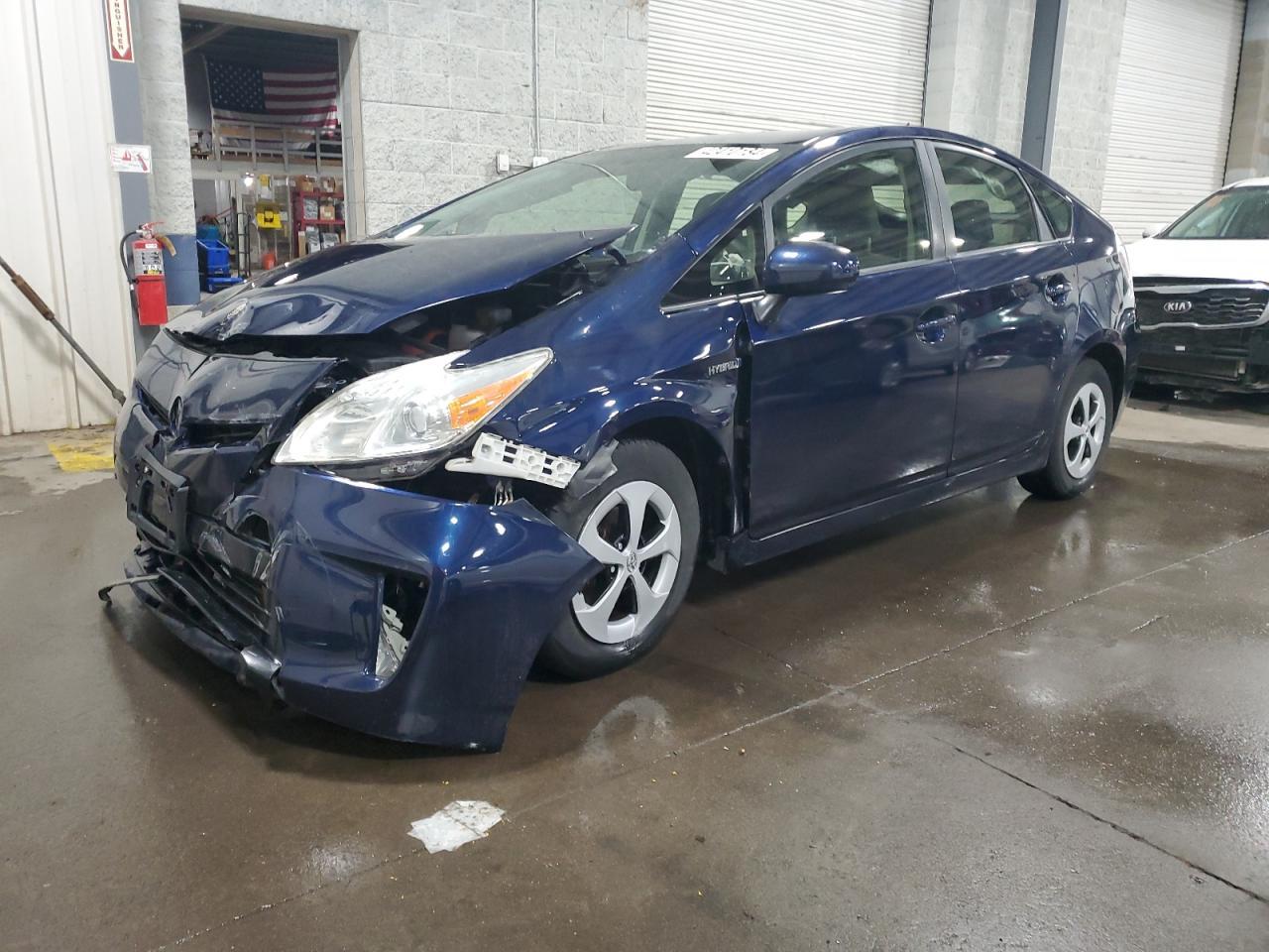 2013 TOYOTA PRIUS car image