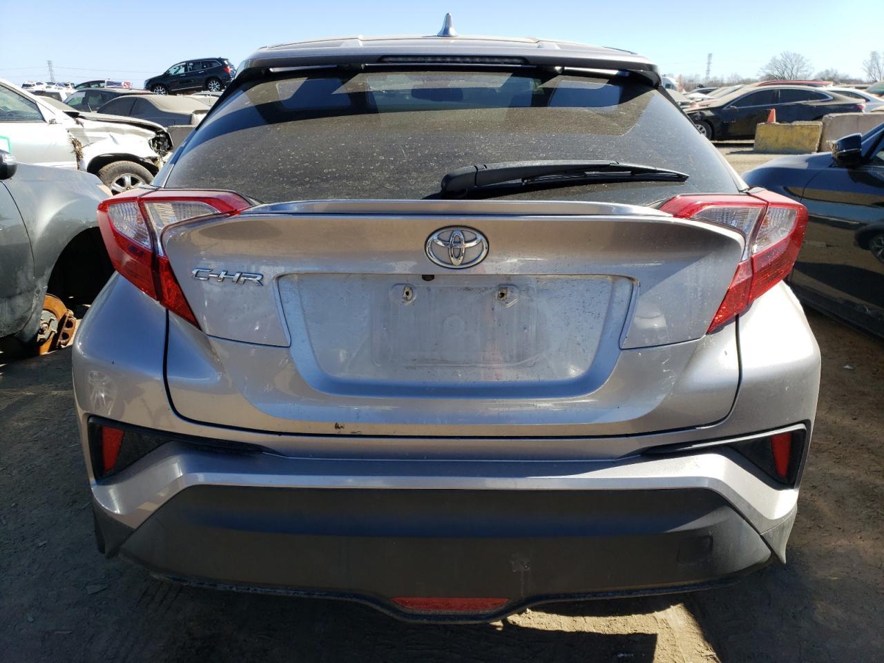 2018 TOYOTA C-HR XLE - Фото 6
