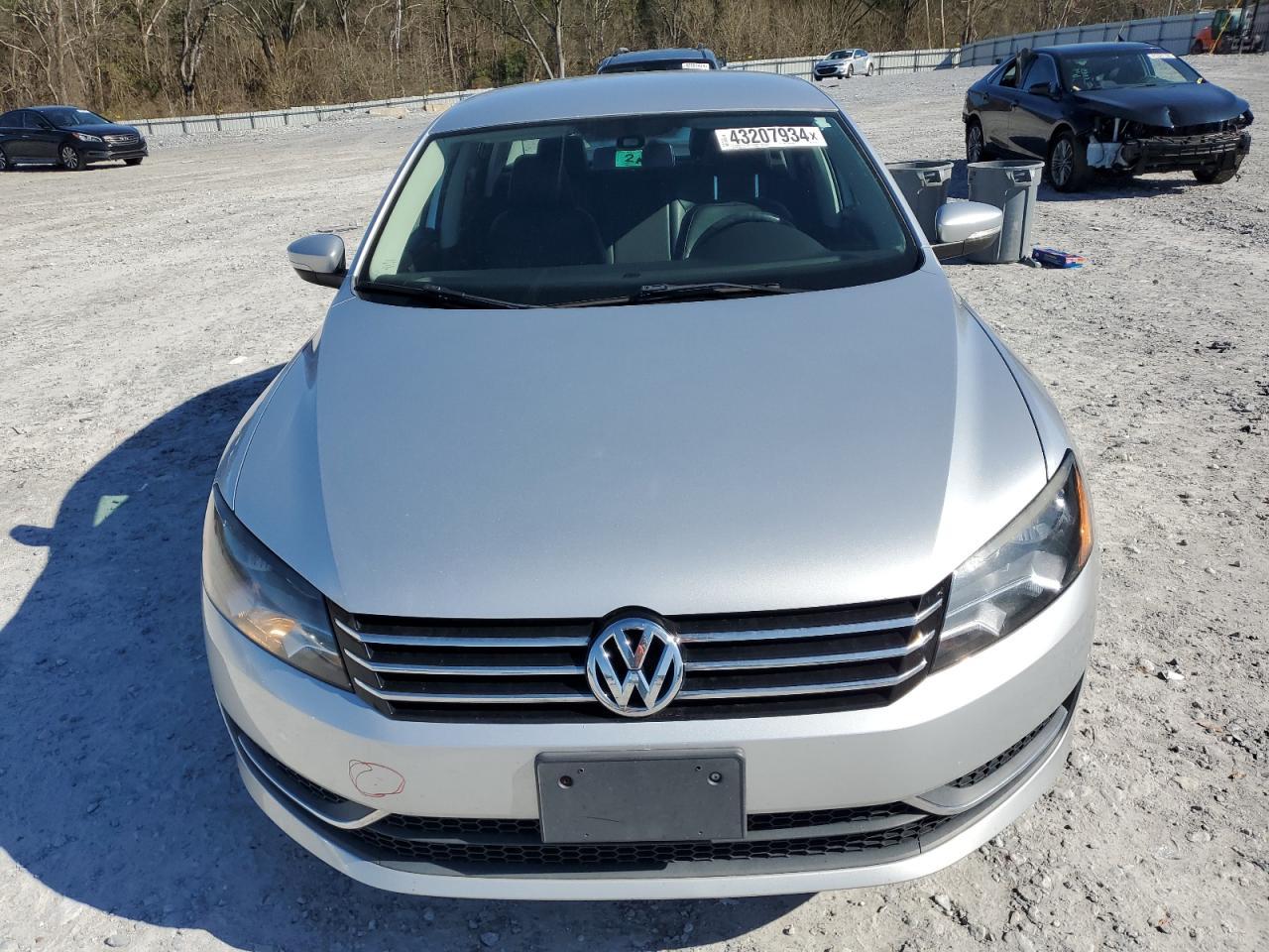 2015 VOLKSWAGEN PASSAT S - Image 5