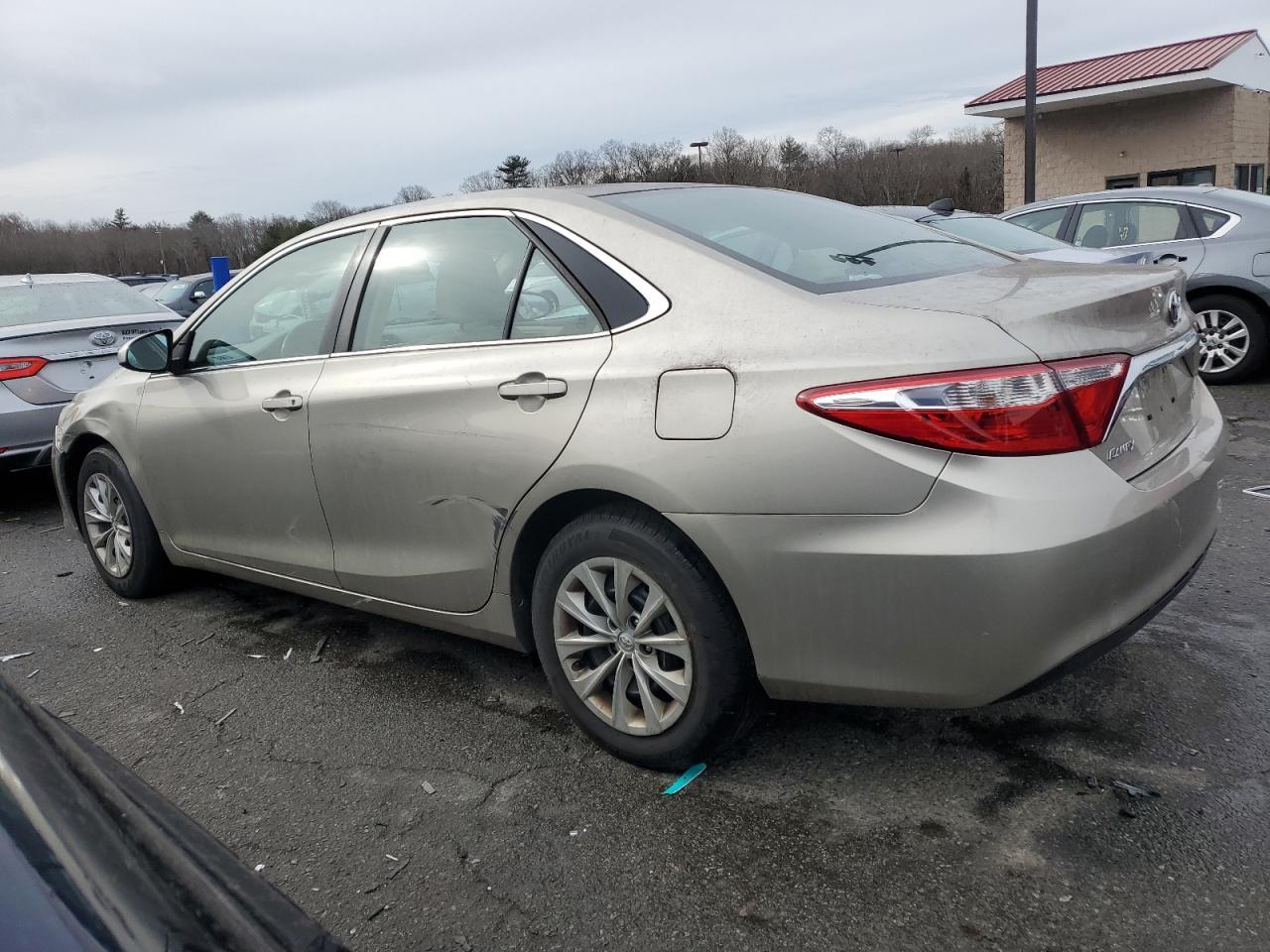 2015 TOYOTA CAMRY LE - Image 2