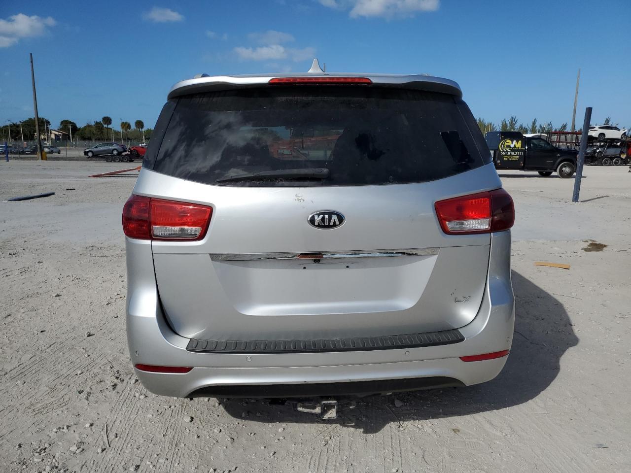 2016 KIA SEDONA LX - Фото 6