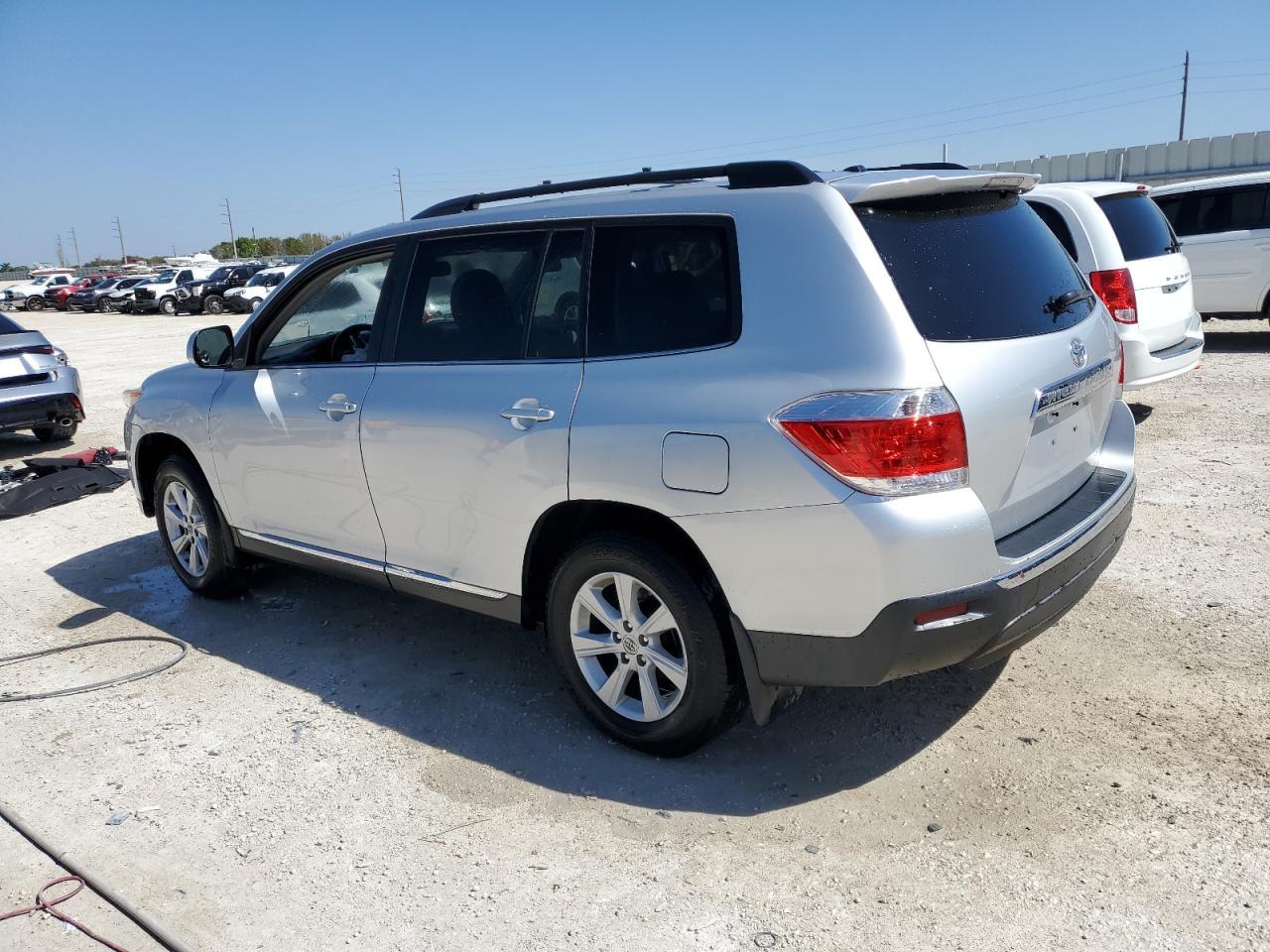 2012 TOYOTA HIGHLANDER - Image 2