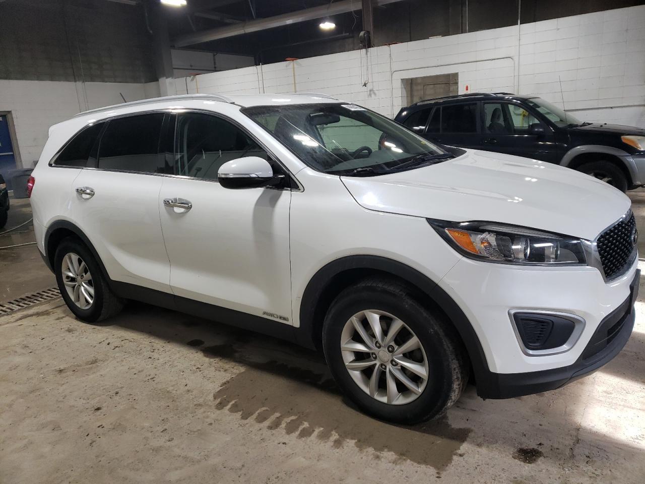 2016 KIA SORENTO LX - Image 4