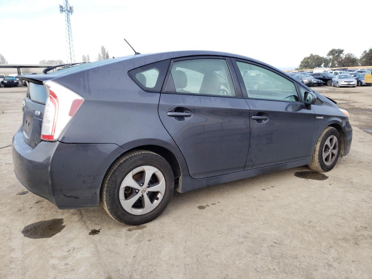 2013 TOYOTA PRIUS - Фото 3