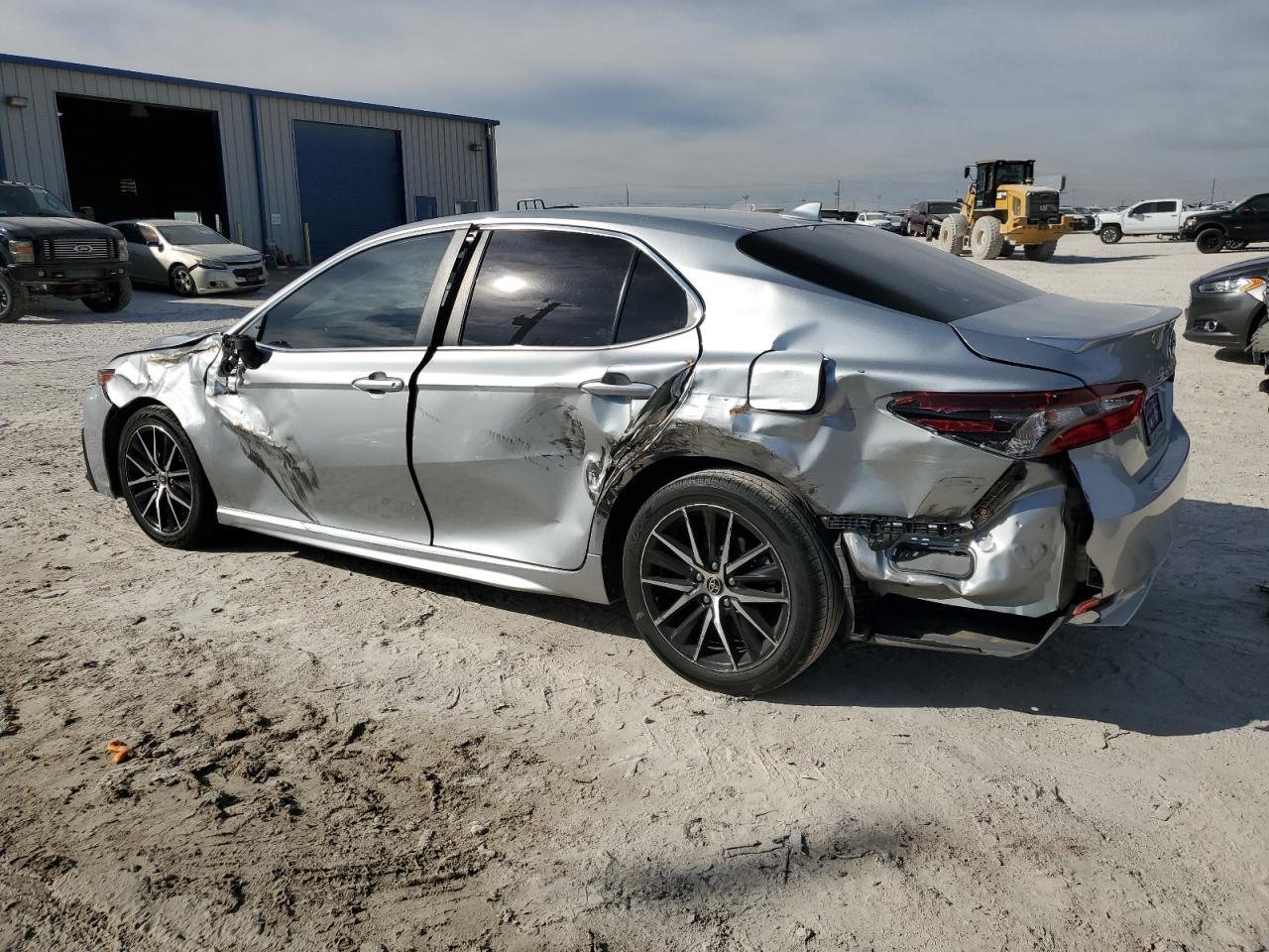 2021 TOYOTA CAMRY SE - Фото 2