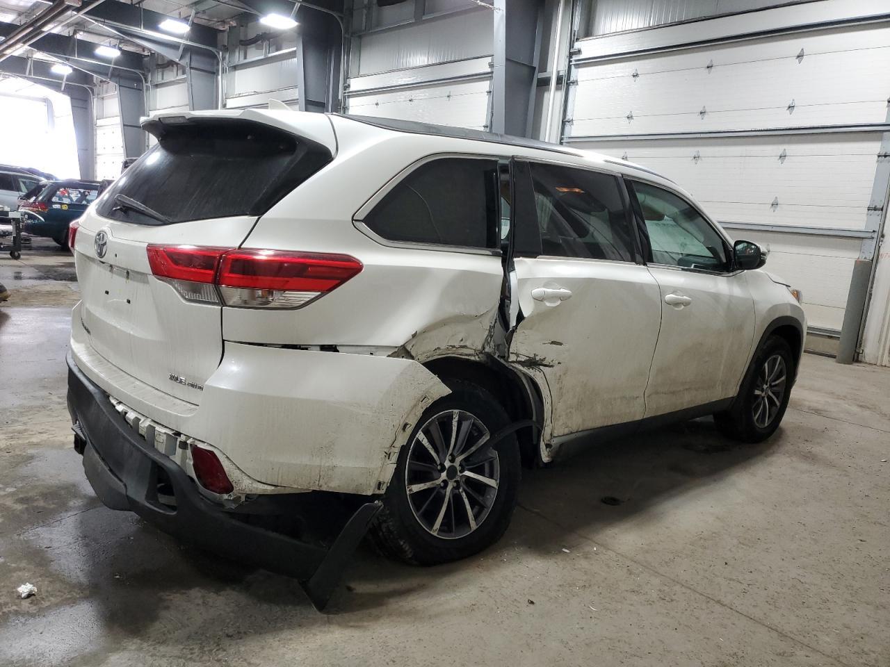 2019 TOYOTA HIGHLANDER - Image 3