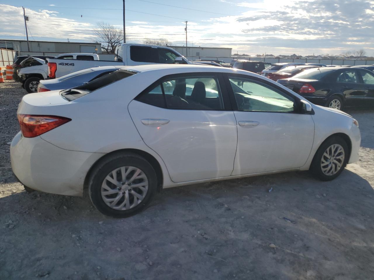 2019 TOYOTA COROLLA L - Image 3