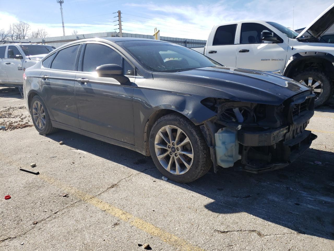 2017 FORD FUSION SE - Image 4