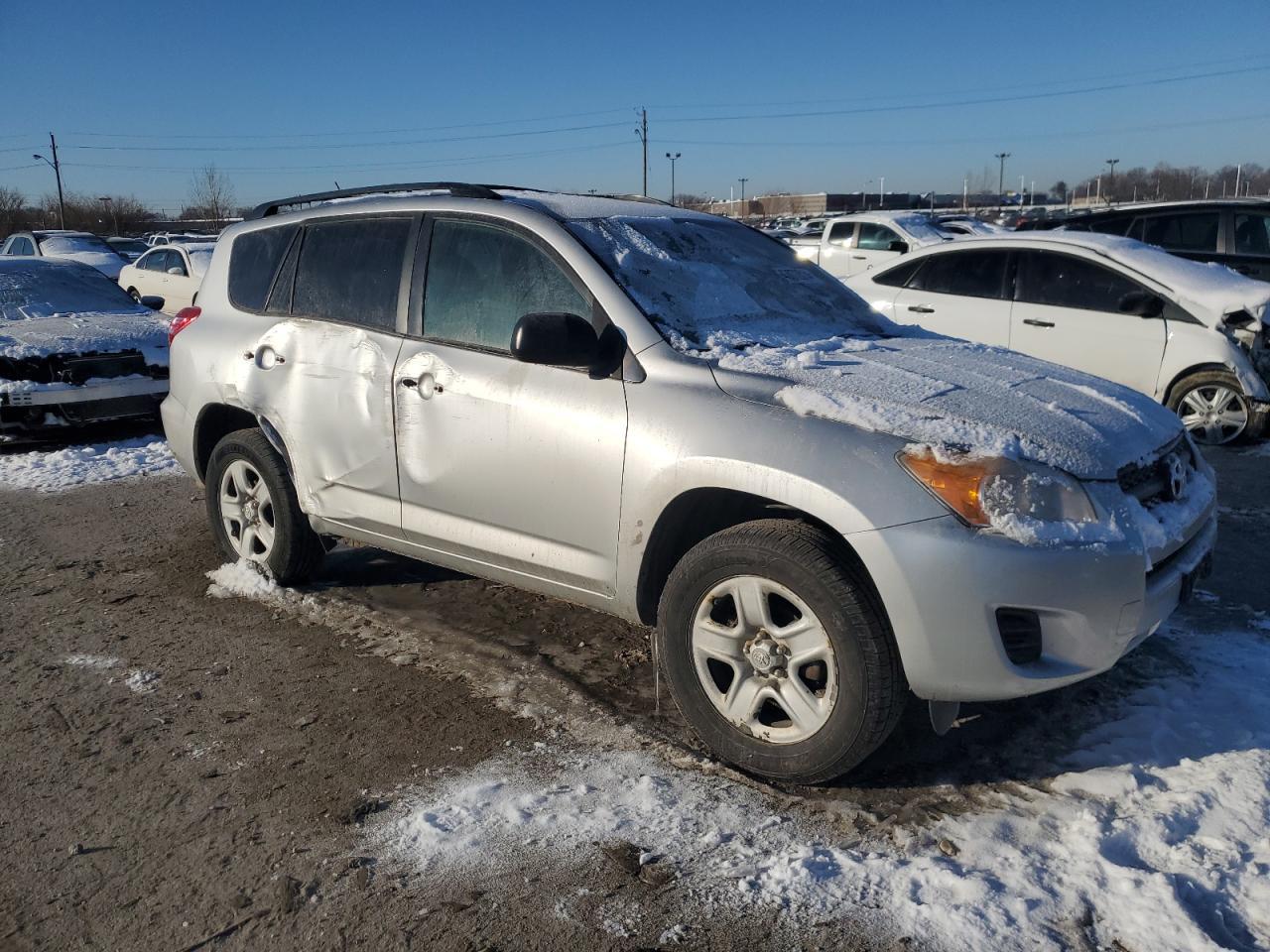 2011 TOYOTA RAV4 - Фото 4