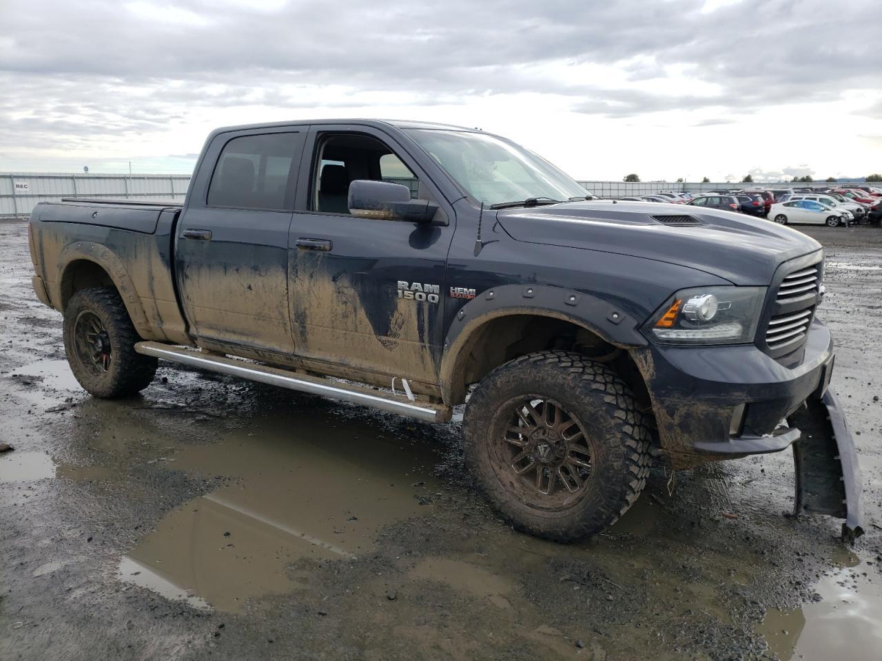 2017 RAM 1500 SPORT - Фото 4