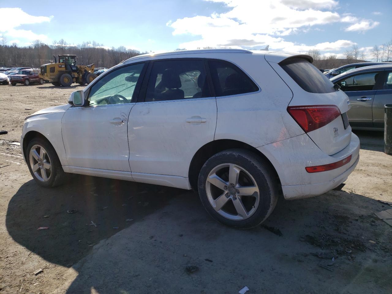 2011 AUDI Q5 PREMIUM - Image 2