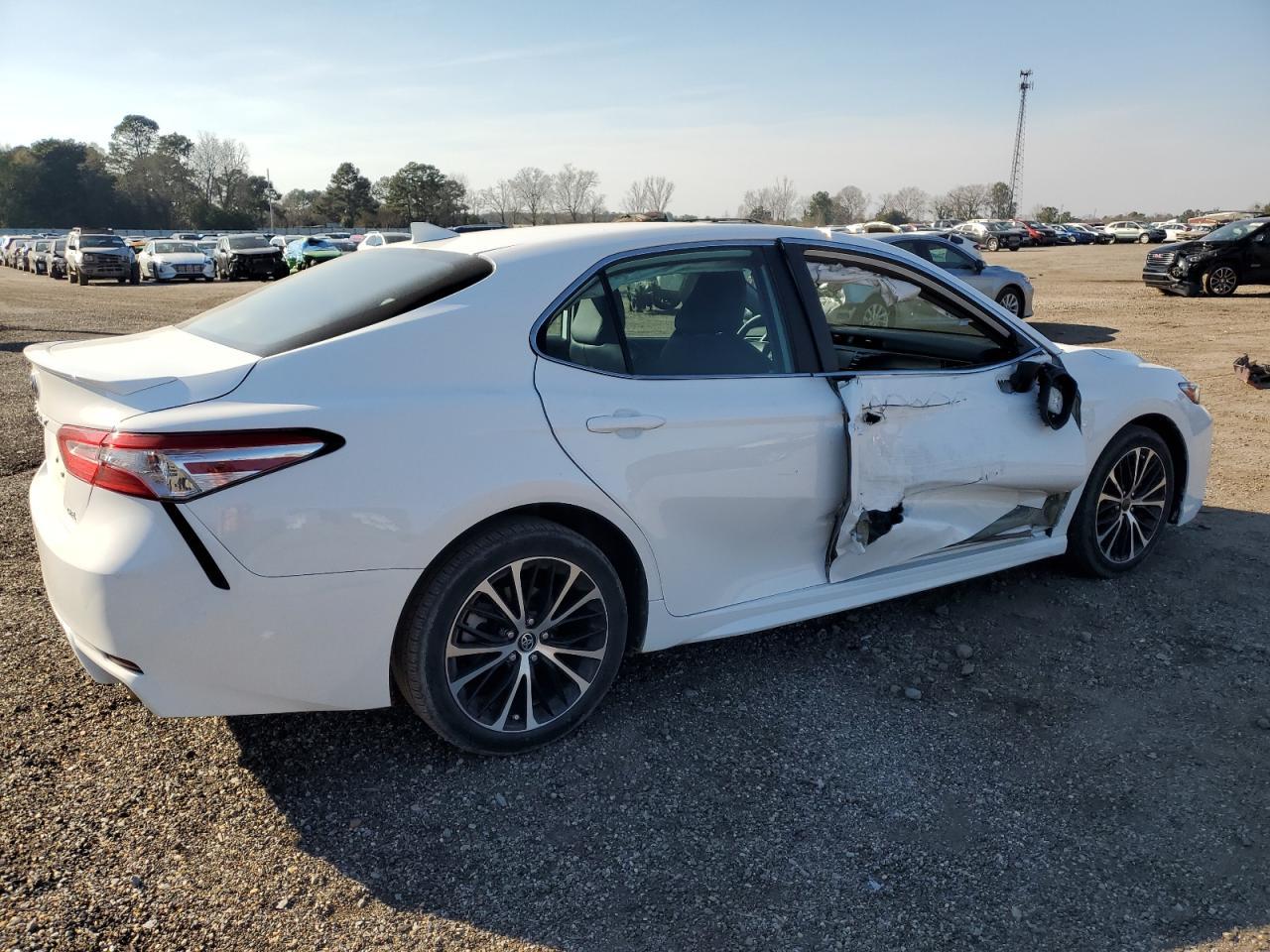2020 TOYOTA CAMRY SE - Image 3