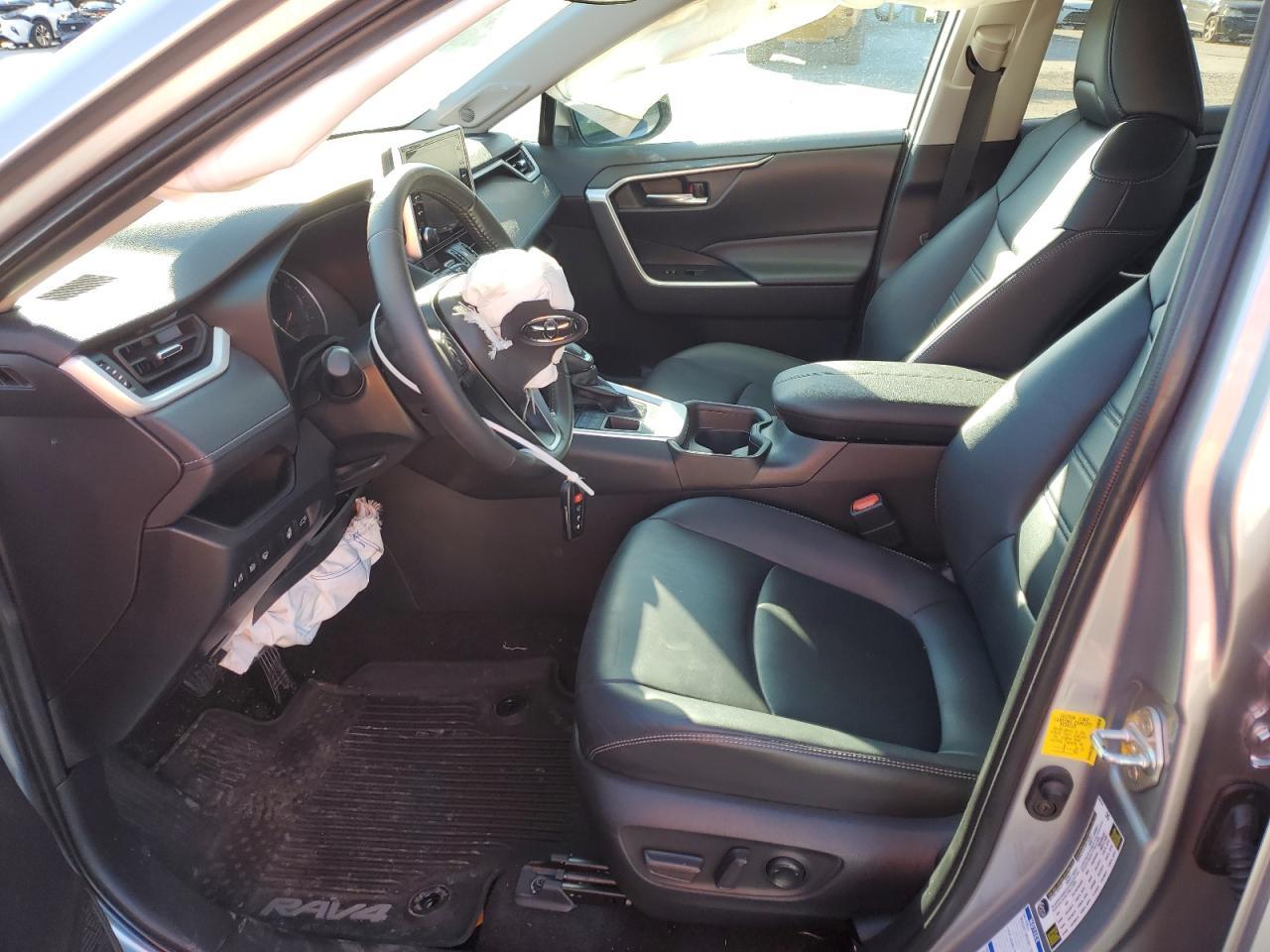 2020 TOYOTA RAV4 XLE P - Фото 7