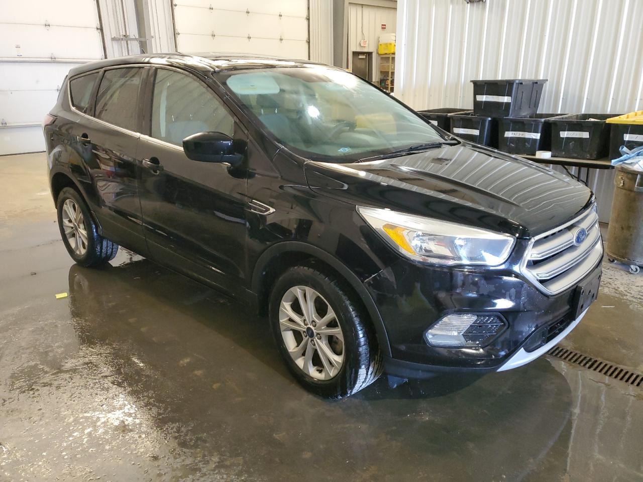 2017 FORD ESCAPE SE - Image 4