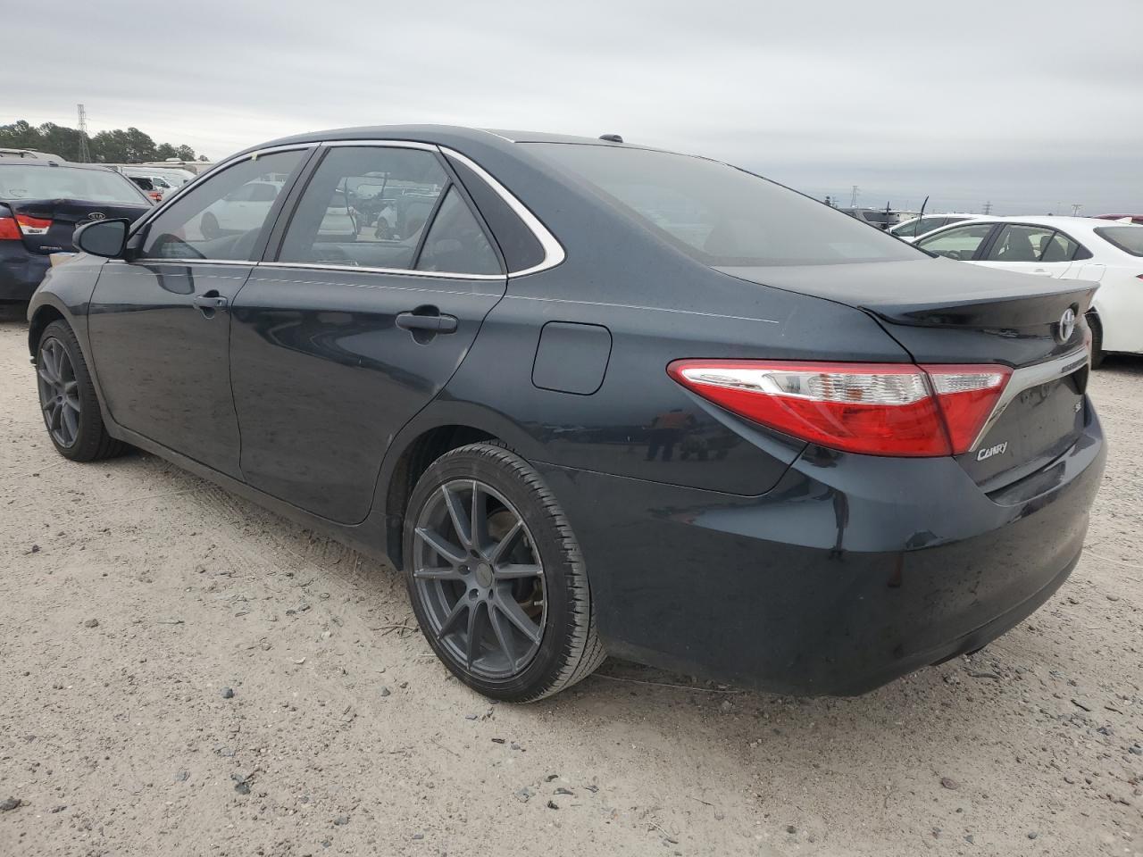 2015 TOYOTA CAMRY LE - Фото 2