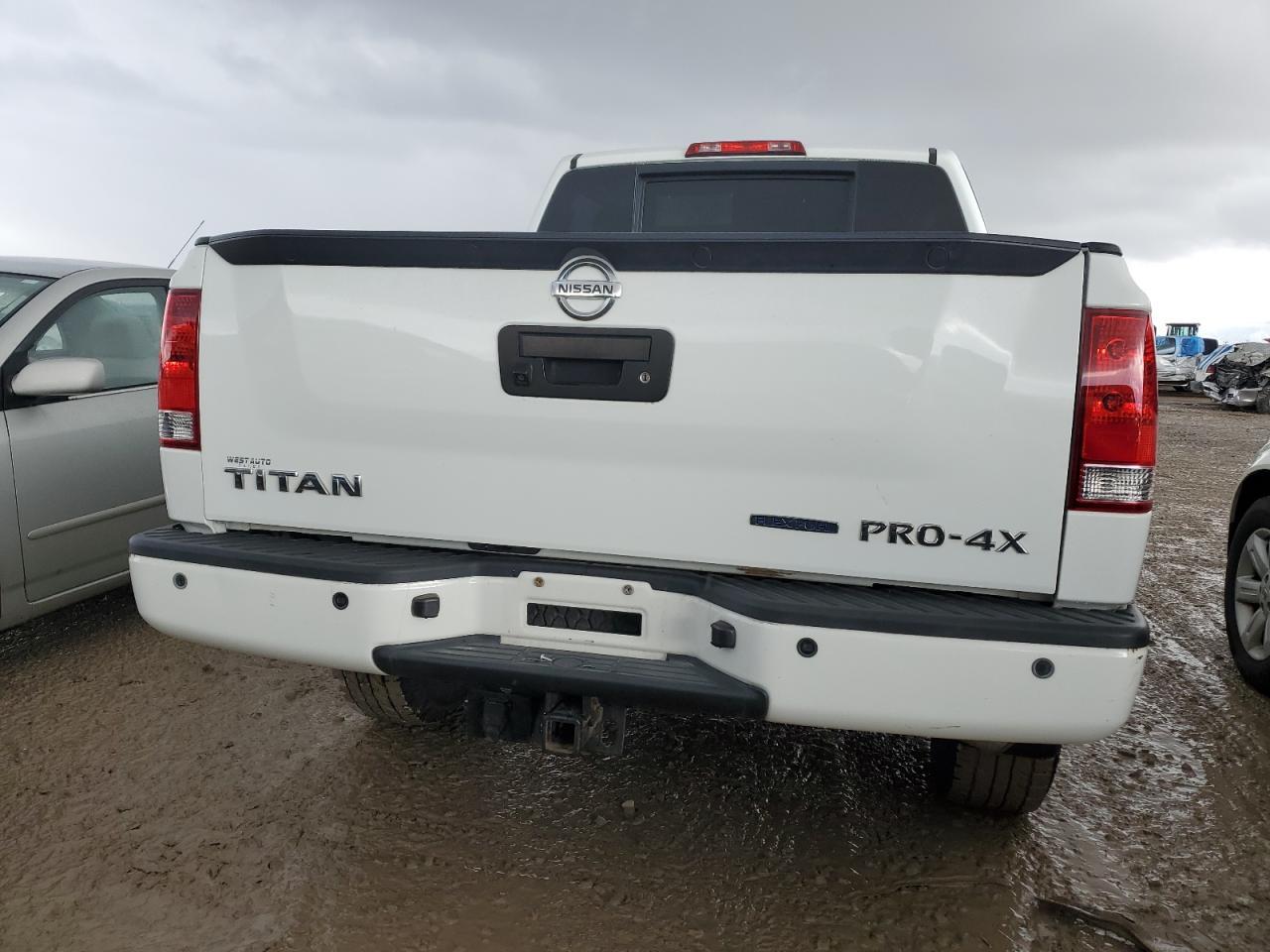 2015 NISSAN TITAN S - Фото 6