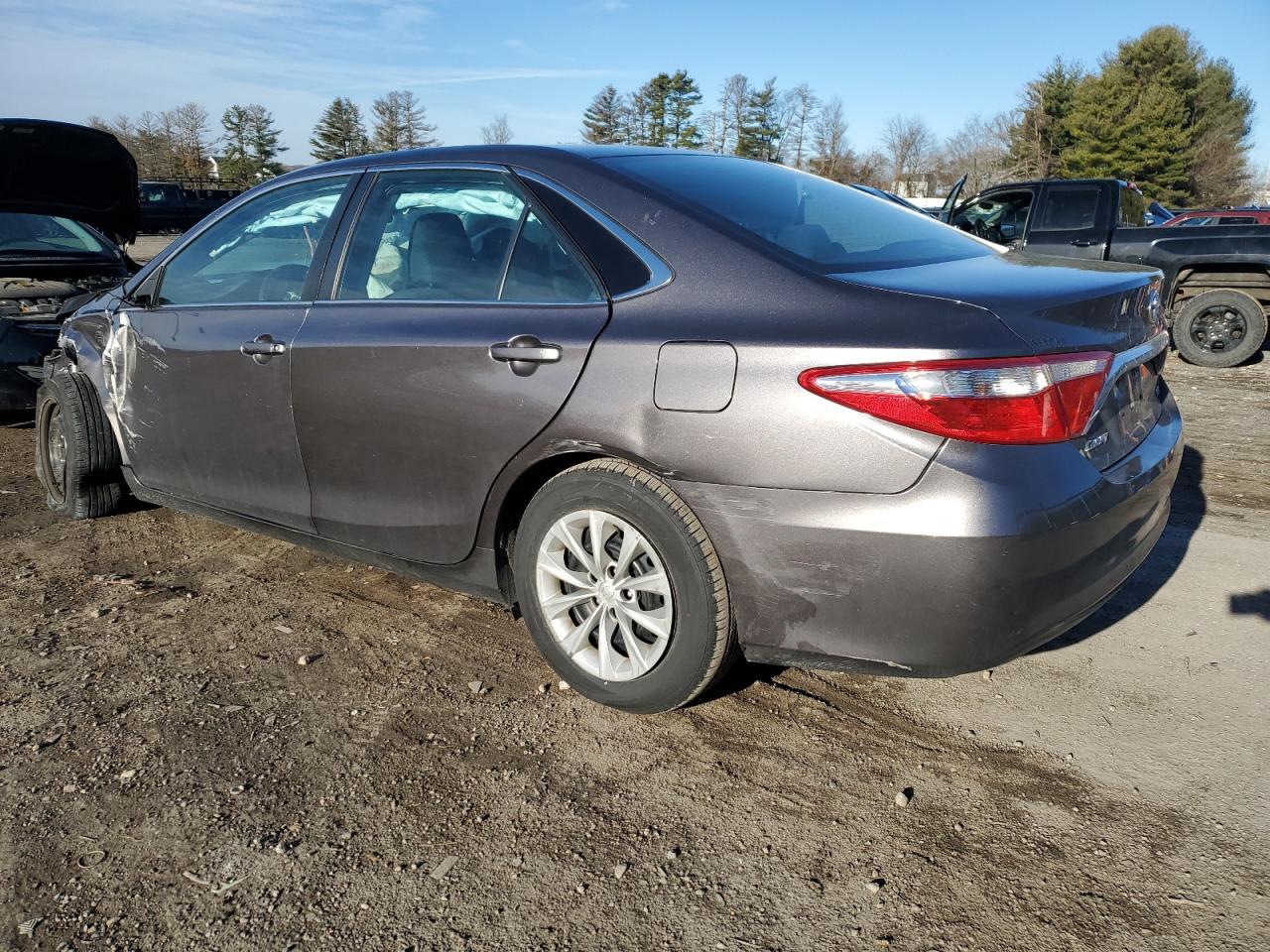 2017 TOYOTA CAMRY LE - Фото 2