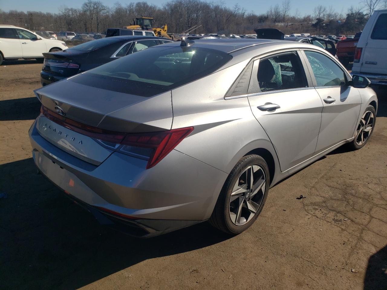 2022 HYUNDAI ELANTRA SE - Фото 3