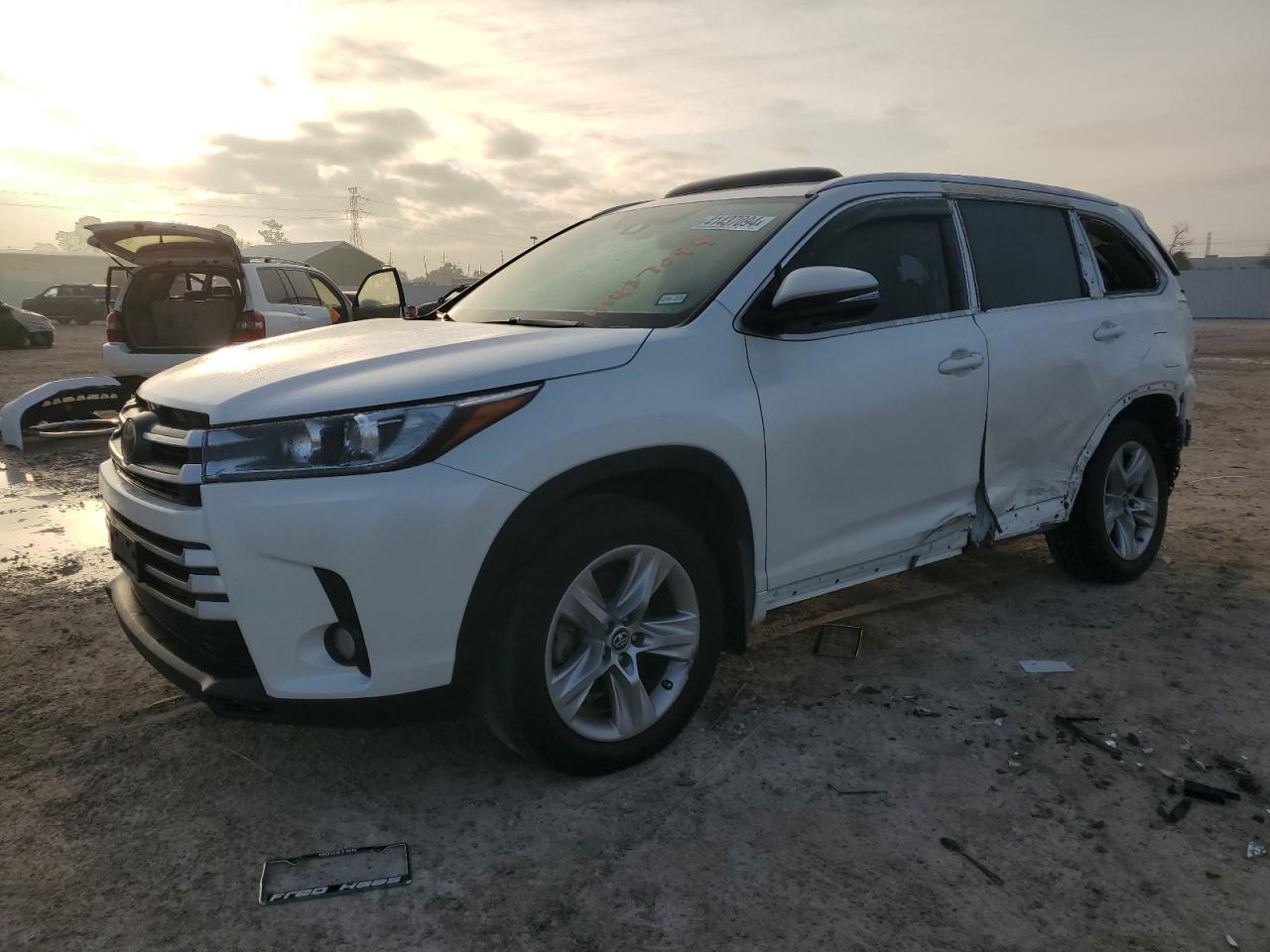 2018 TOYOTA HIGHLANDER