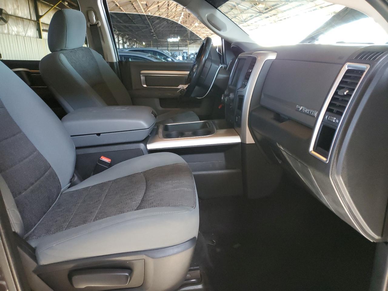 2017 RAM 1500 SLT - Image 7