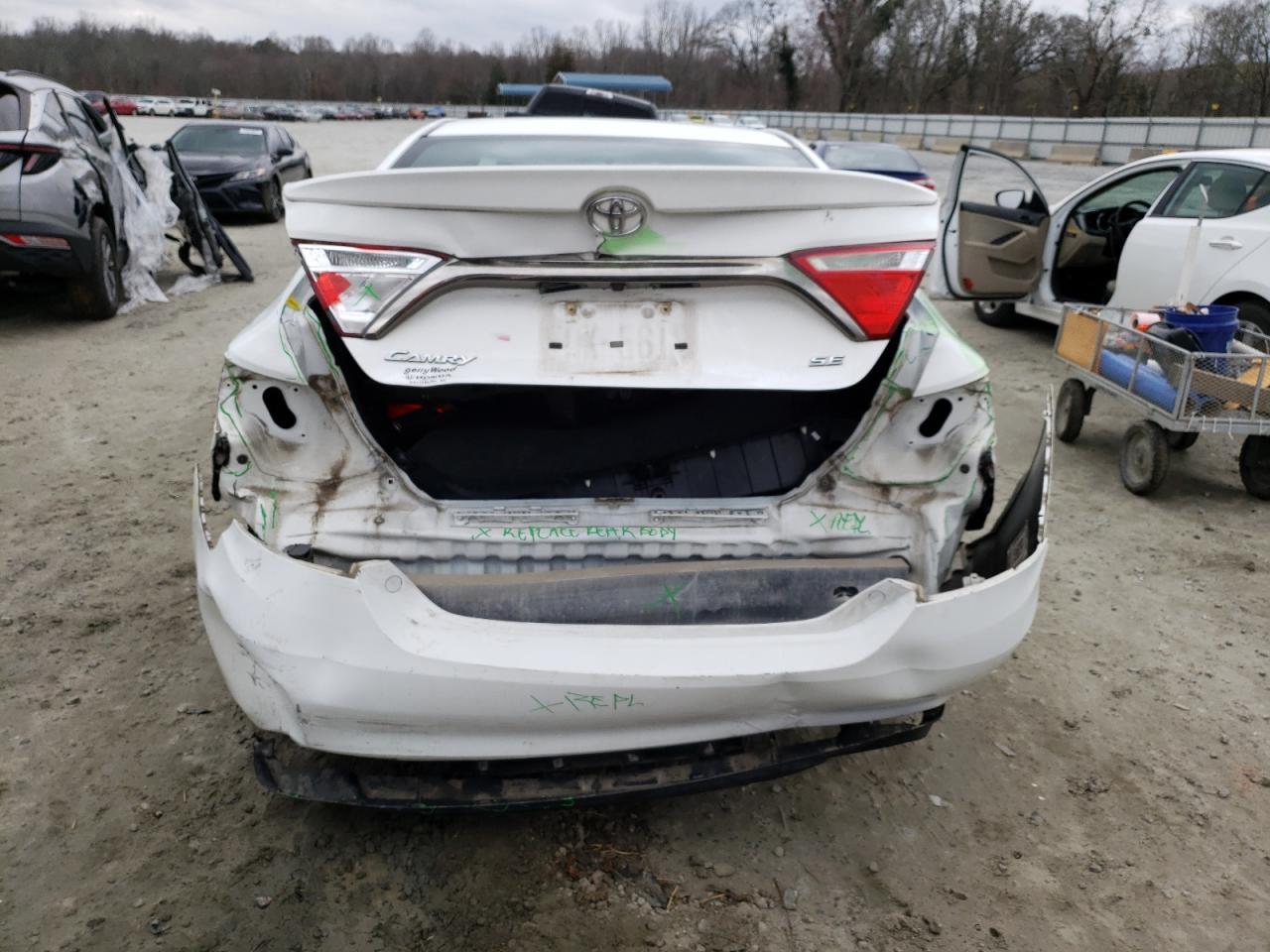 2016 TOYOTA CAMRY LE - Фото 6