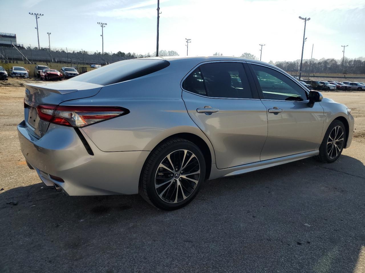 2018 TOYOTA CAMRY L - Фото 3