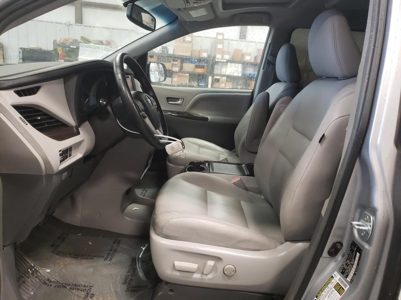 2015 TOYOTA SIENNA XLE - Фото 7