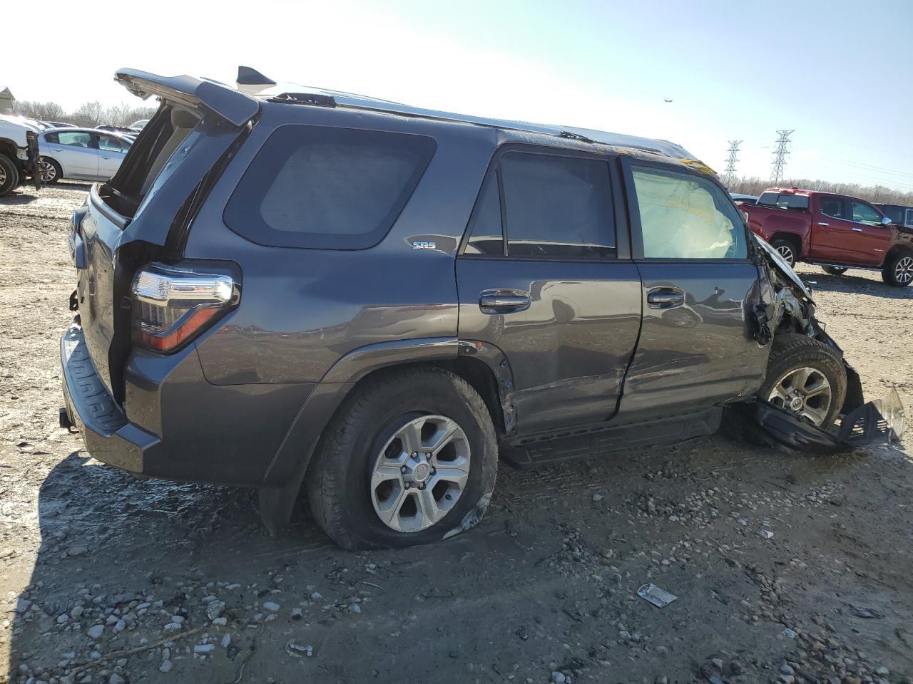 2022 TOYOTA 4RUNNER SR - Фото 3