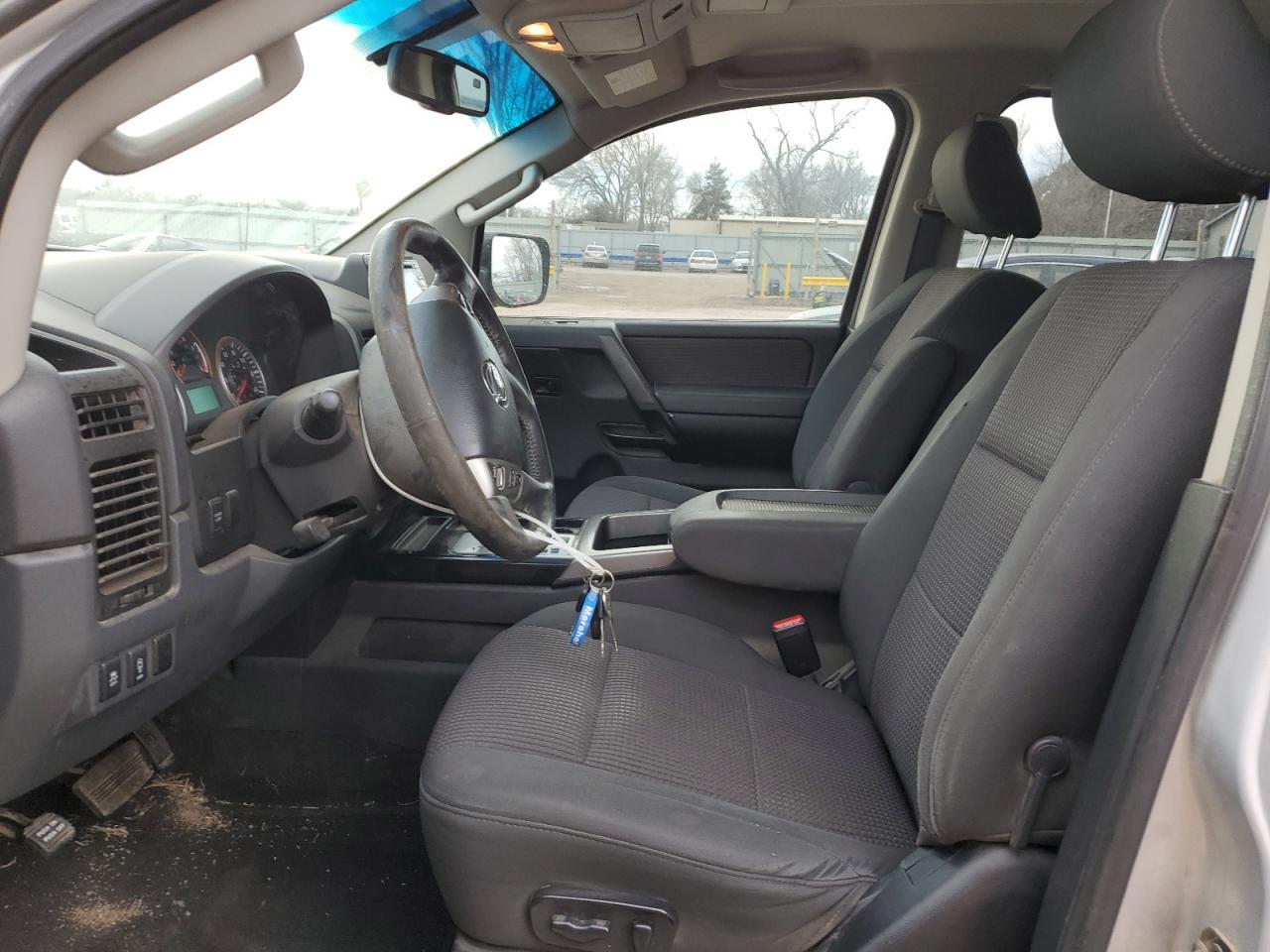 2013 NISSAN TITAN S - Фото 7