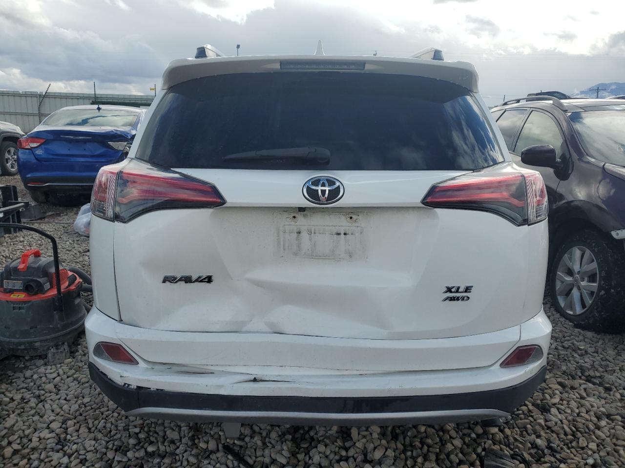 2017 TOYOTA RAV4 XLE - Image 6