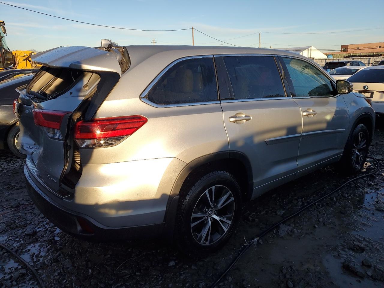 2018 TOYOTA HIGHLANDER - Image 3