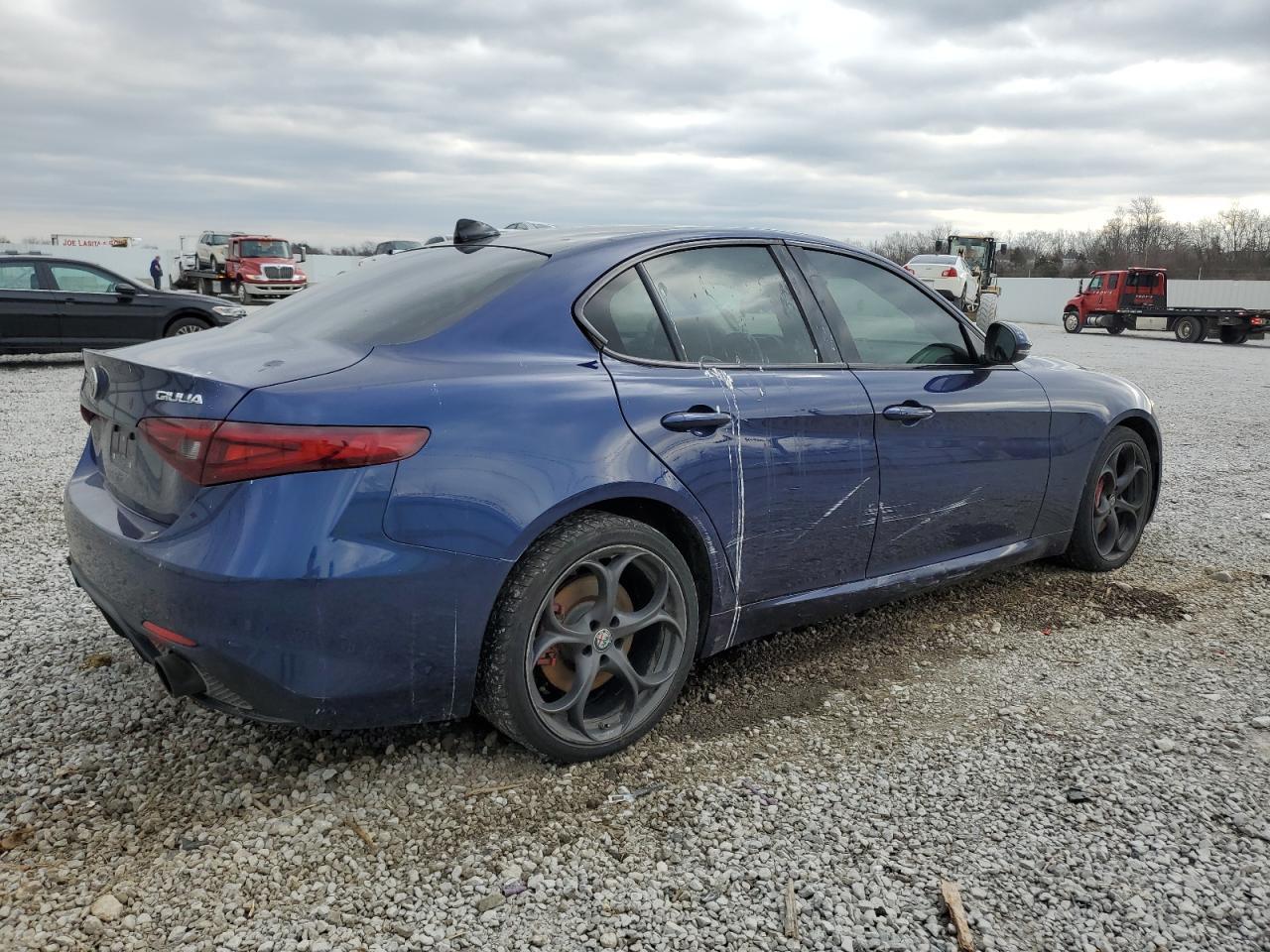 2017 ALFA ROMEO GIULIA TI - Фото 3